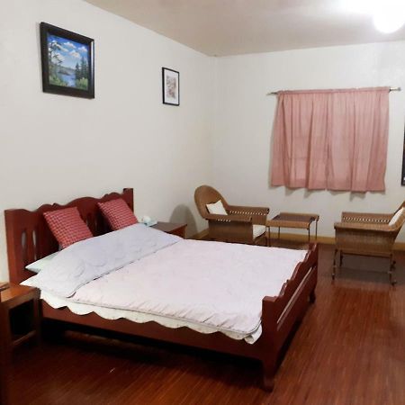 Minine Guesthouse Silang Exterior foto