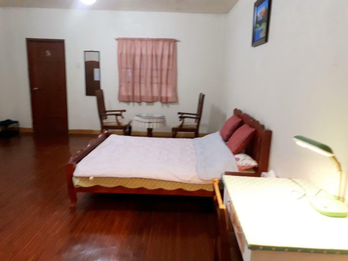 Minine Guesthouse Silang Exterior foto