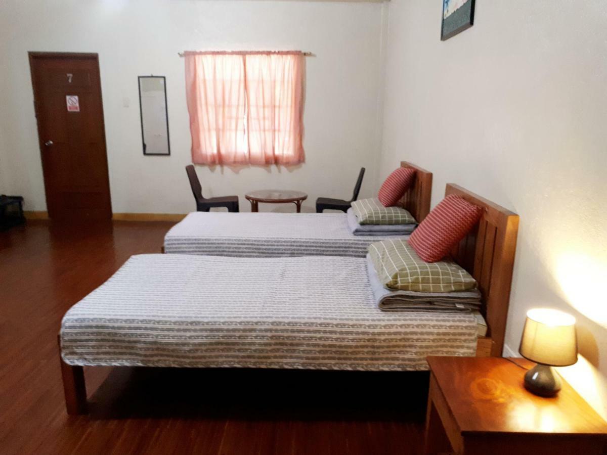 Minine Guesthouse Silang Exterior foto