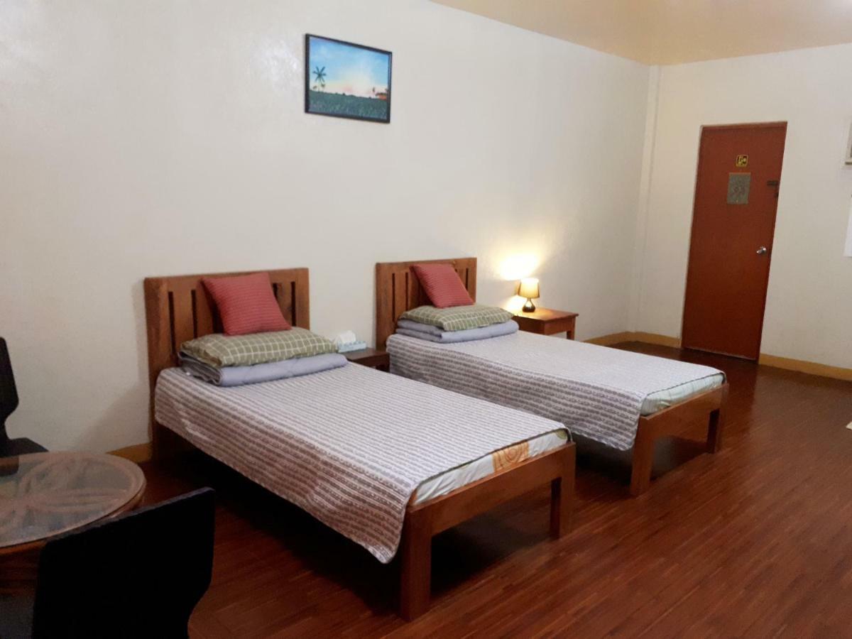 Minine Guesthouse Silang Exterior foto