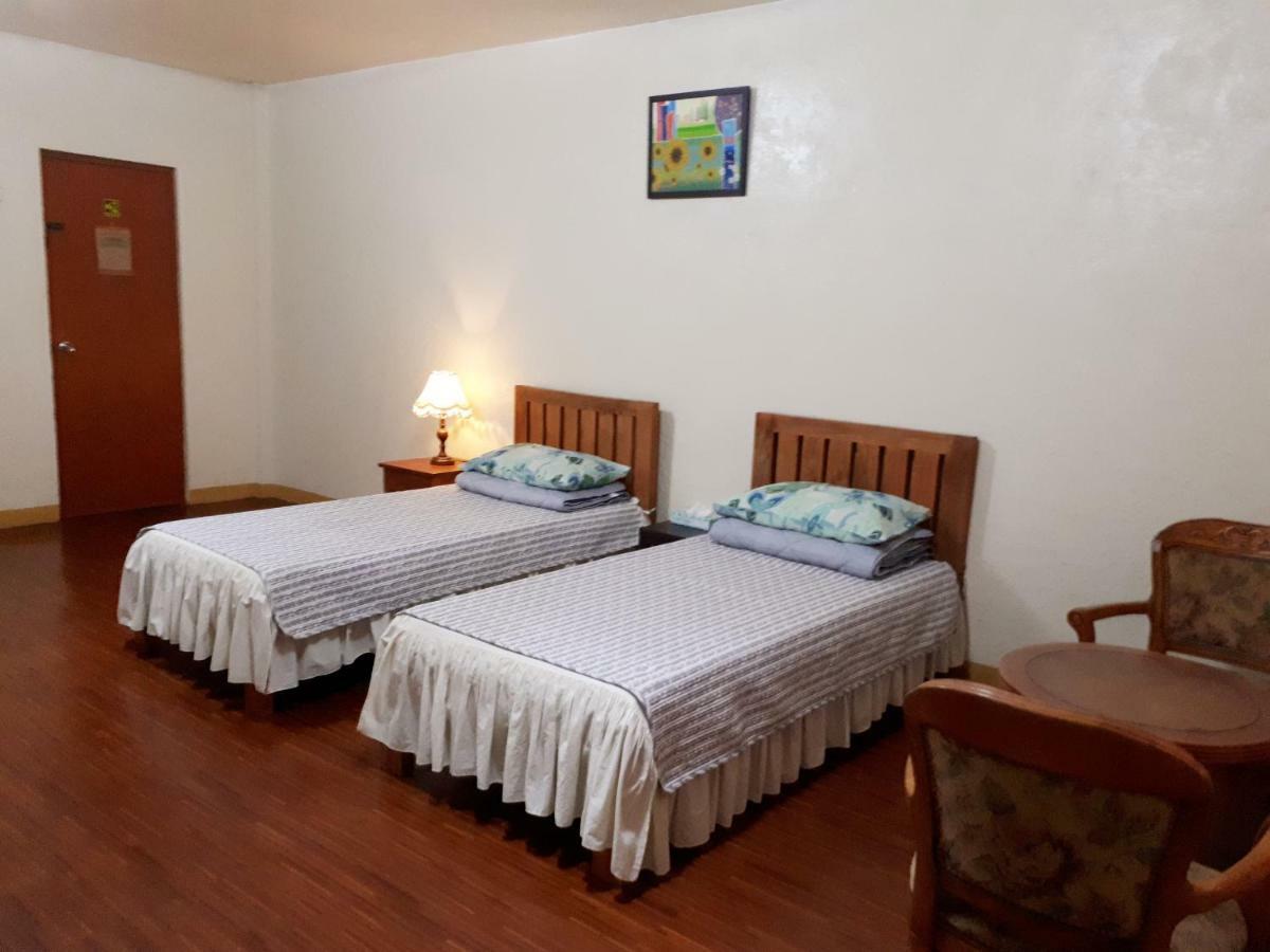Minine Guesthouse Silang Exterior foto