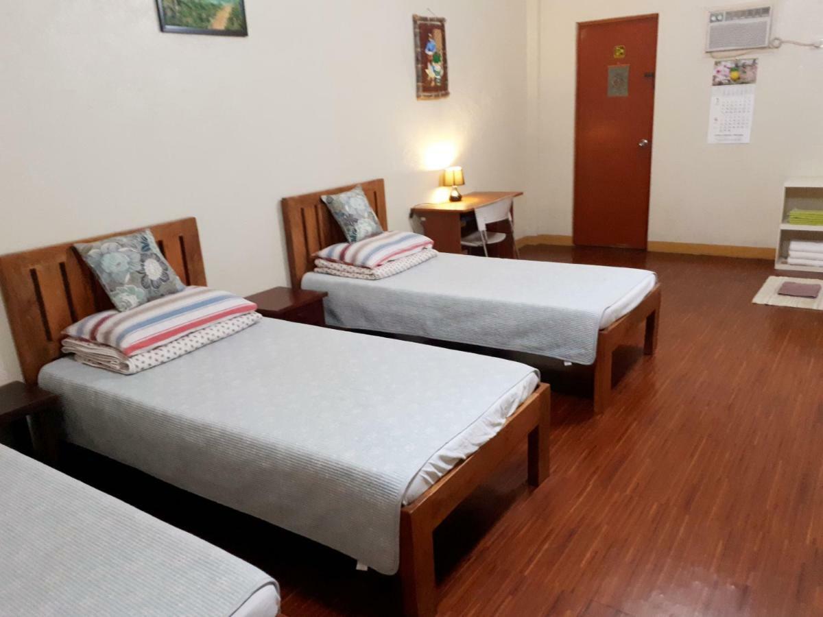 Minine Guesthouse Silang Exterior foto